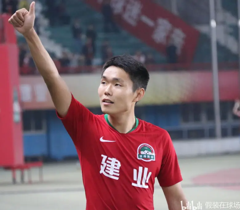 电竞预选赛焦点战：粤西雄狮队逆转东海雷豹队，客场强势带走胜利。团队防守值得称道的简单介绍