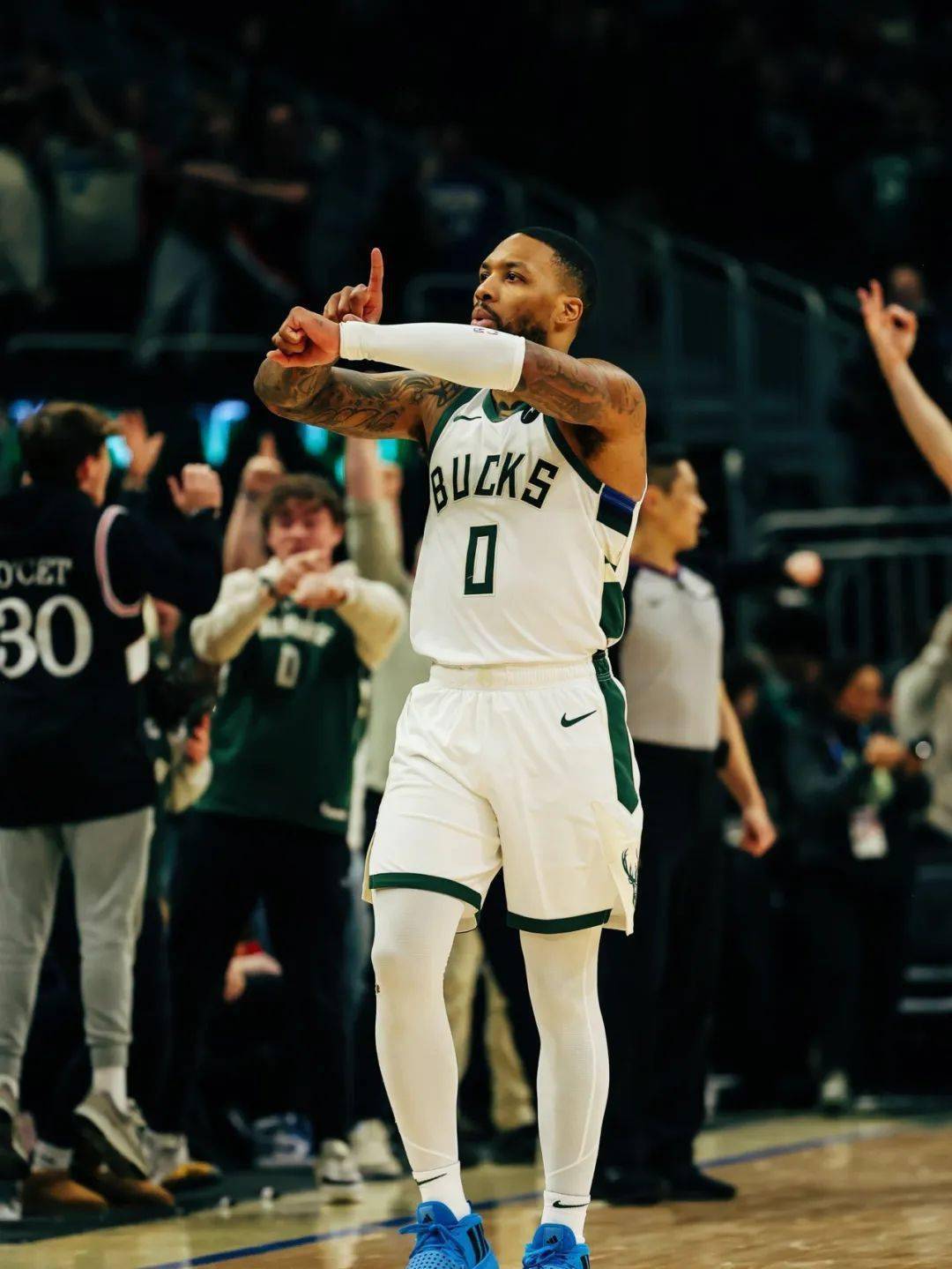 爱游戏体育-赛地聚焦——全明星赛转会期热度飙升，曼城完成体检，赛场秩序良好，临场指挥获称赞的简单介绍