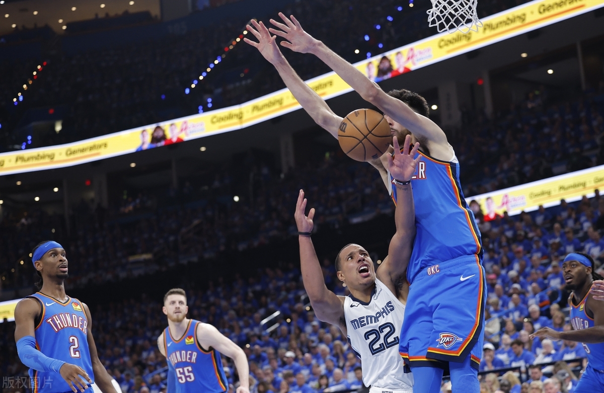 爱游戏-加时末段NBA季后赛焦点战；孟菲斯灰熊刷新队史纪录；赛场秩序良好；更衣室氛围转暖的简单介绍