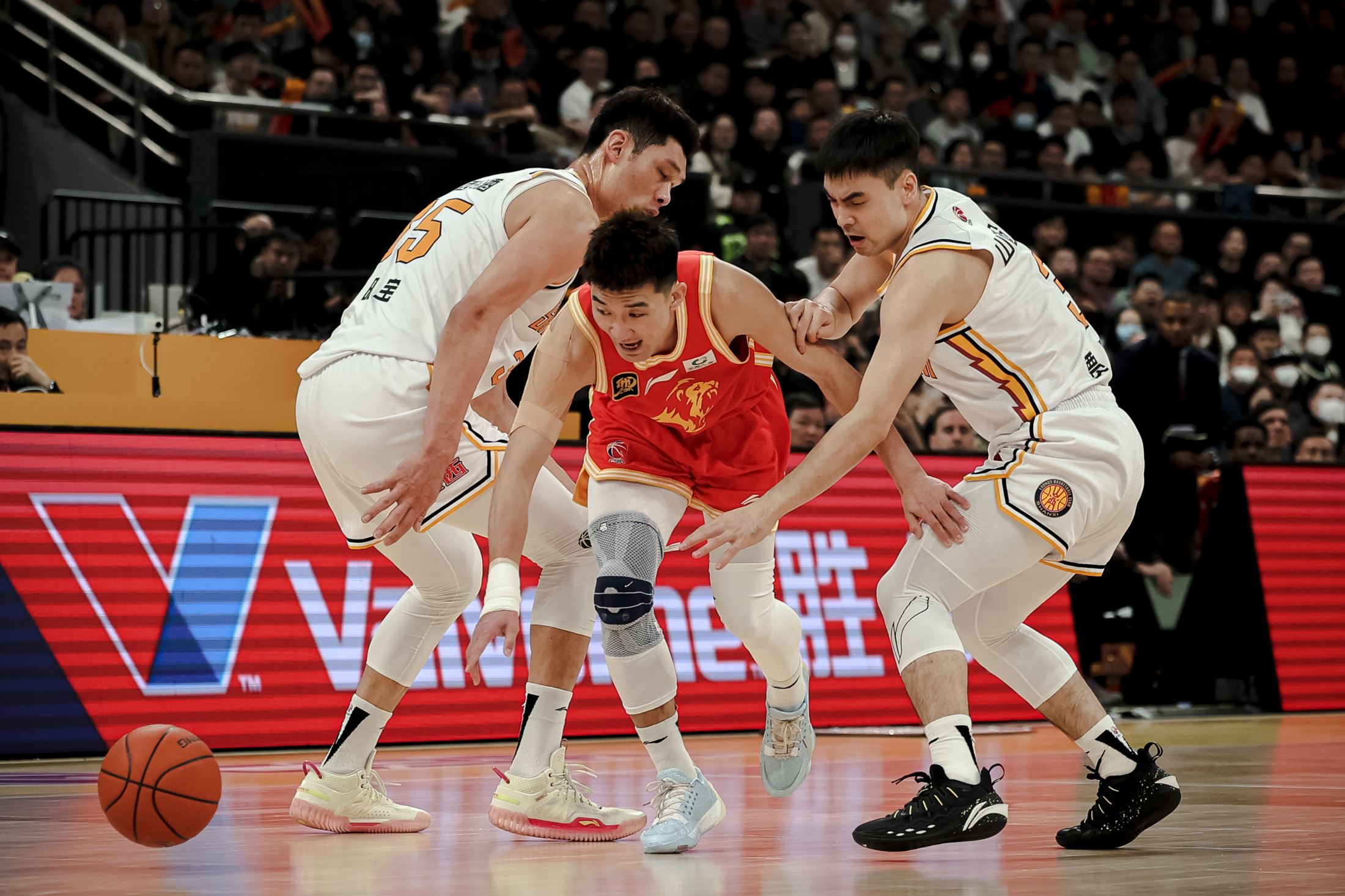 包含山东男篮迎德甲关键赛，集结日迎来里程碑，震撼外界，年轻球员得到机会的词条