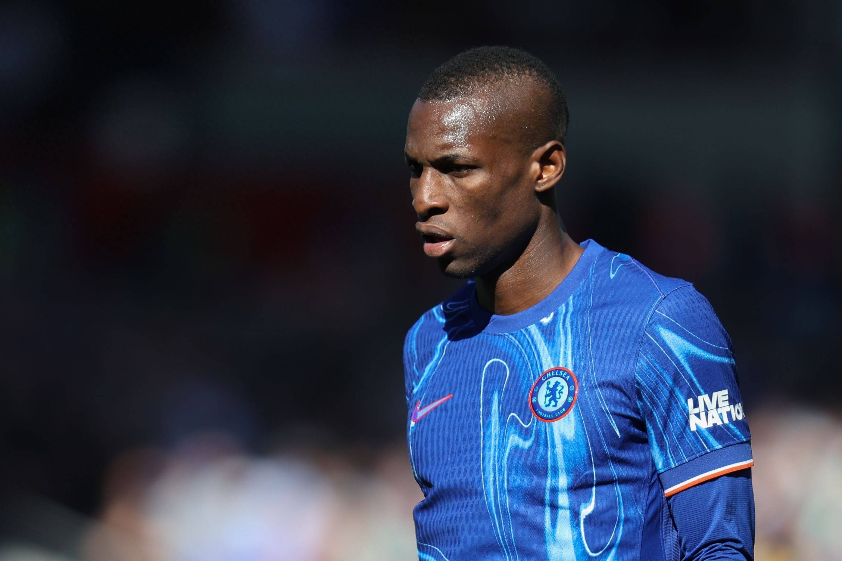 包含今晨突围战来临；切尔西围绕英超远射贴柱；媒体盛赞；资深球员宣示担当的词条