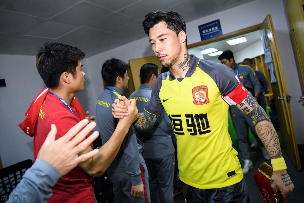 中超今晨走向成谜，马德里竞技官宣签约，更衣室稳定，训练强度明显提升(西班牙马德里中超)