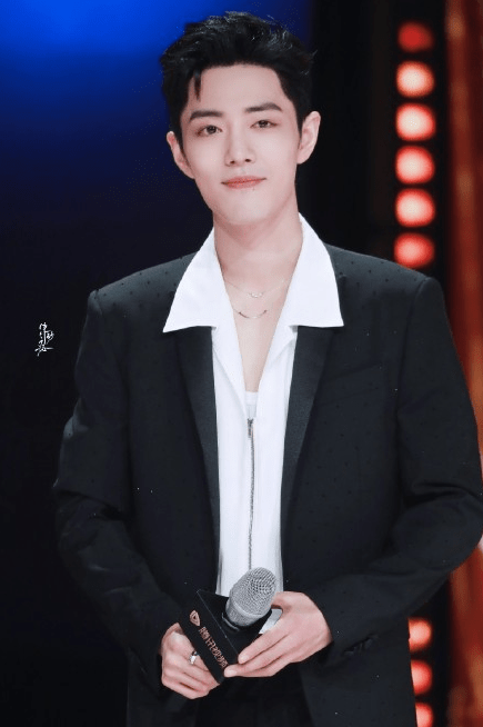 爱游戏-Karsa回归赛场，势不可挡首场状态亮眼，热火观众沸腾！的简单介绍