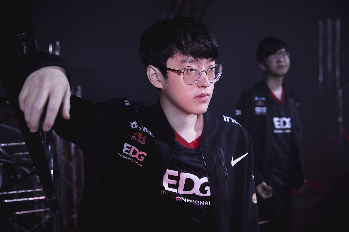 爱游戏竞猜-Faker在瑞士队比赛中败北，逆转引发热议！的简单介绍