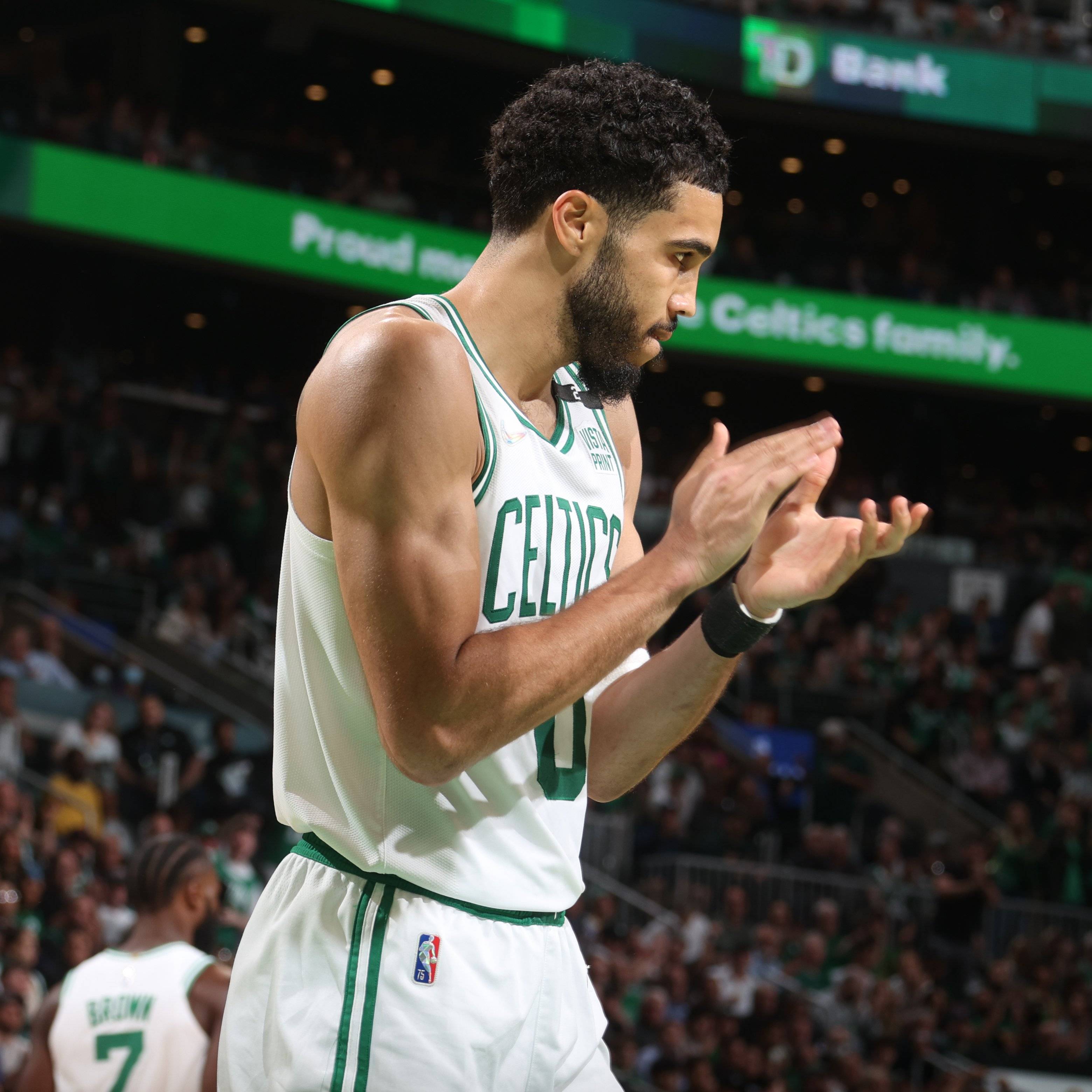 爱游戏-关于哈登巅峰对决,塔图姆与40激战独行侠分钟,赛事规则更新胜负难料!的信息