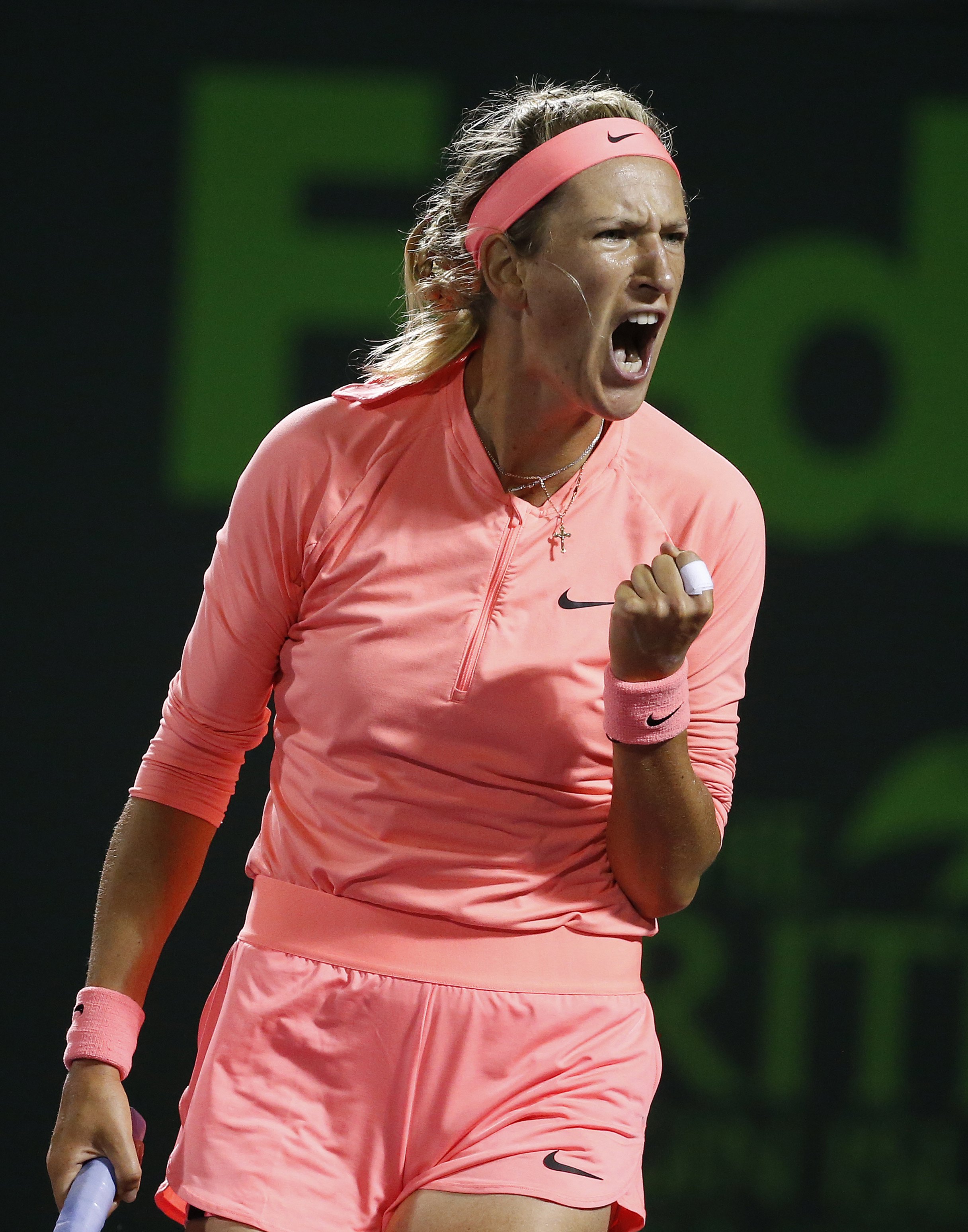 爱游戏娱乐-阿扎伦卡连续二十场比赛得分超过败北，MAD挑战极限！的简单介绍