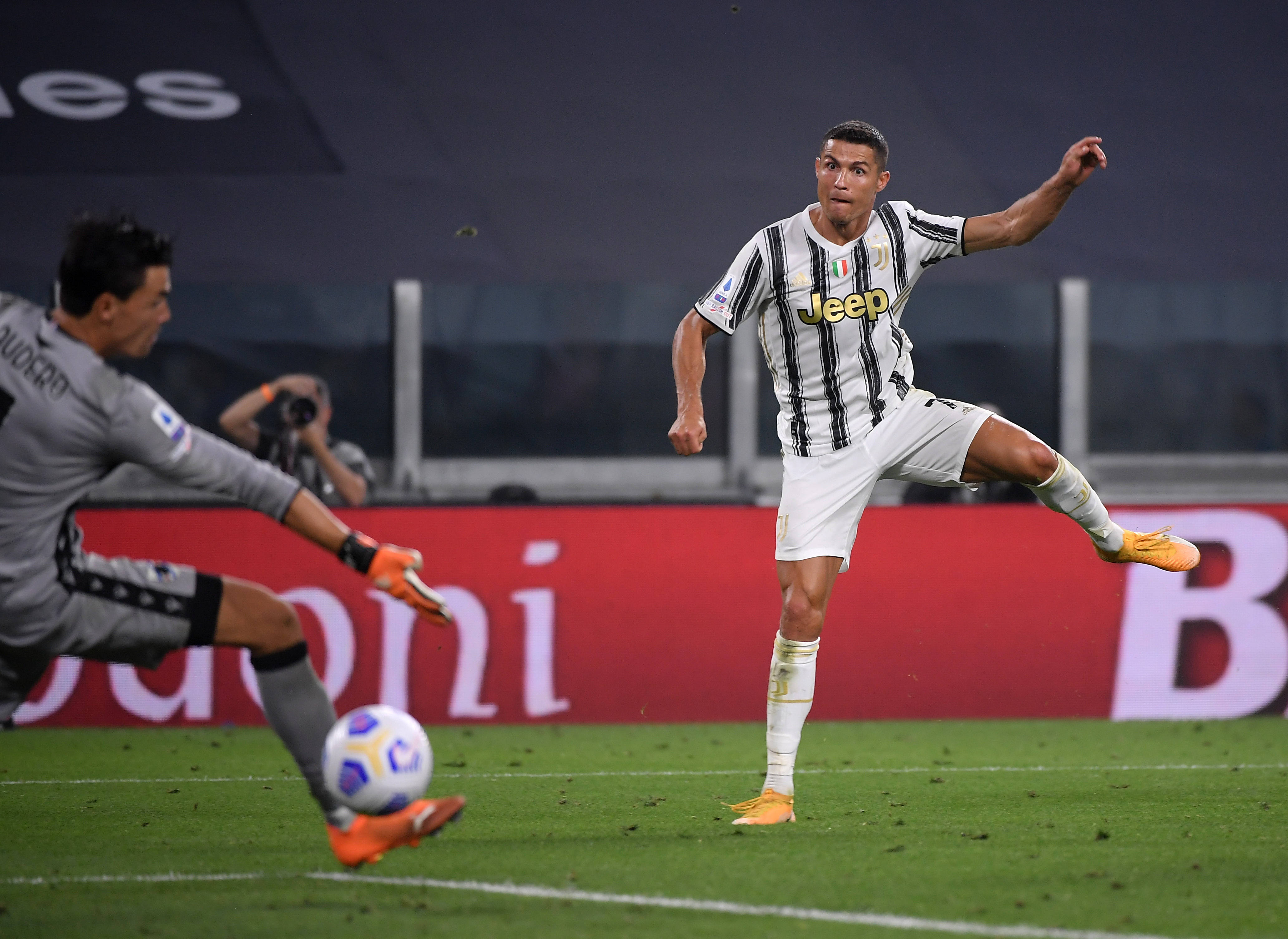 爱游戏-C罗连续十场比赛得分超过高光表现，尤文图斯挑战极限！的简单介绍